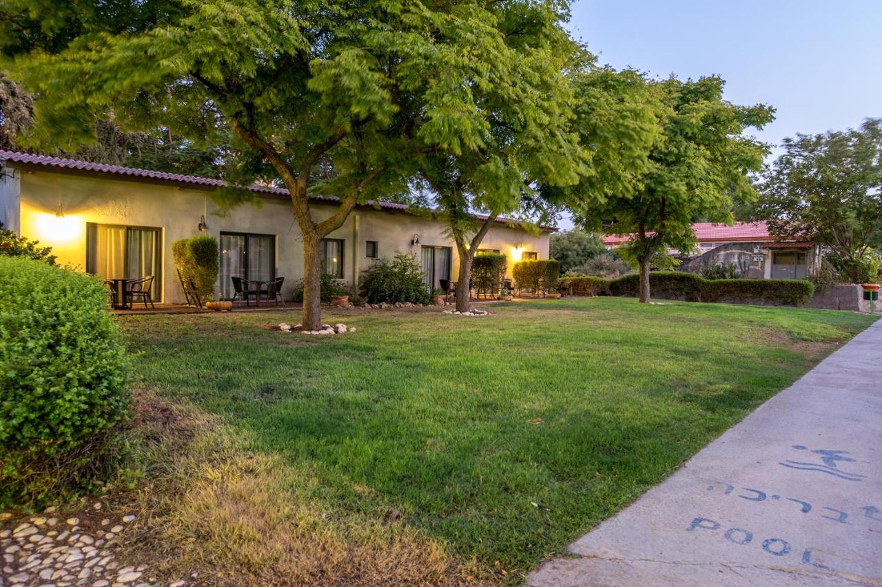 Degania Bet Kibbutz Country Lodging Кинерет Экстерьер фото