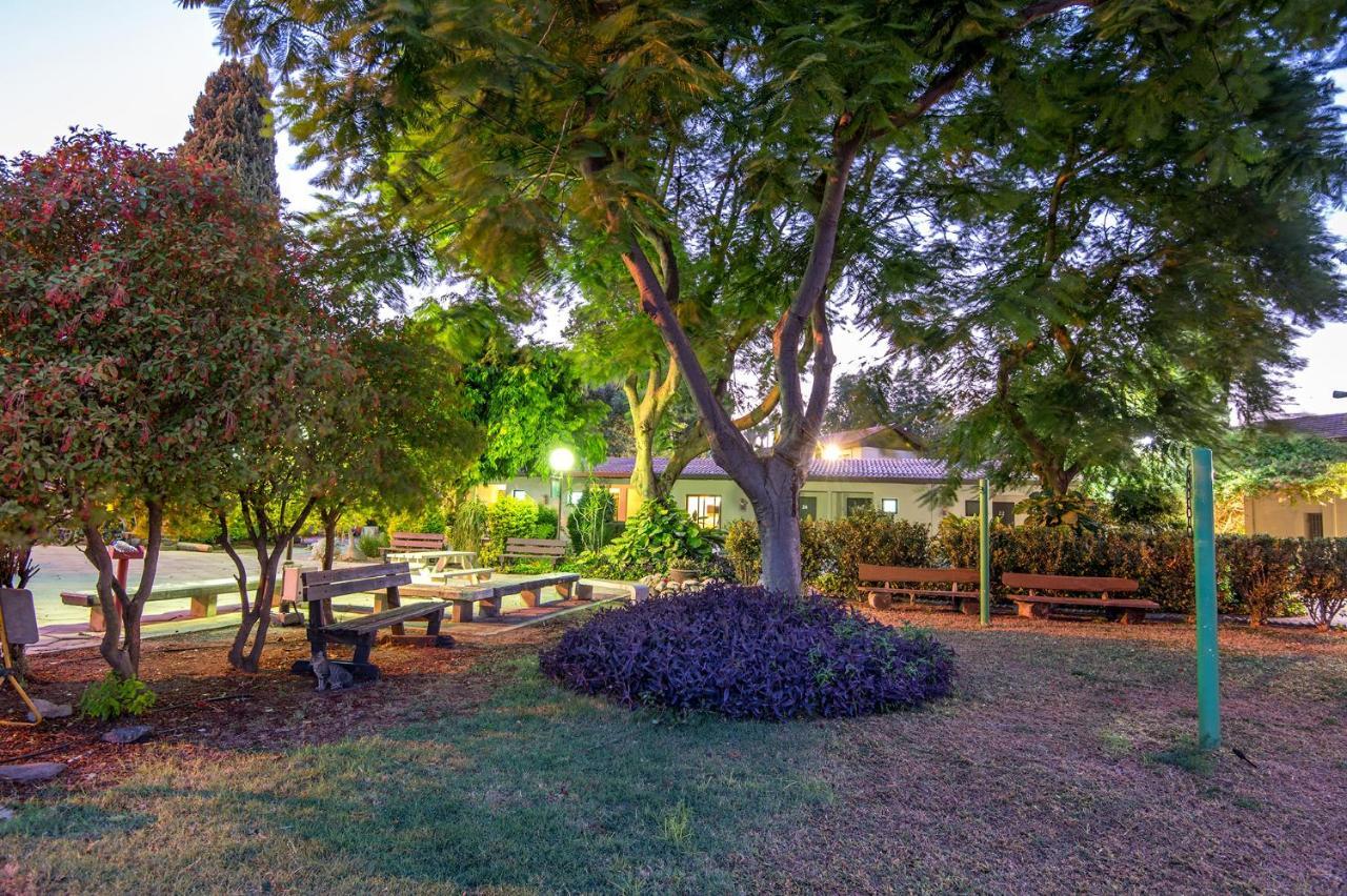 Degania Bet Kibbutz Country Lodging Кинерет Экстерьер фото