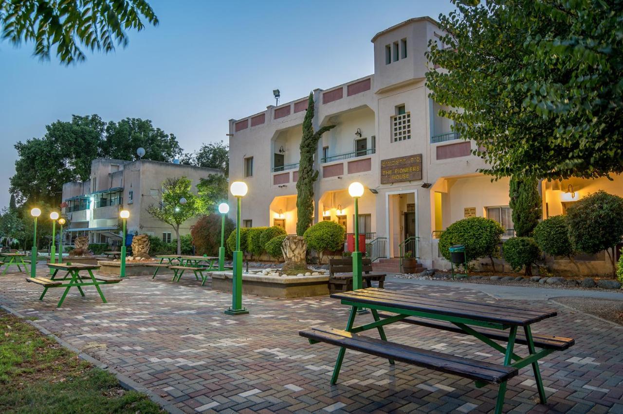 Degania Bet Kibbutz Country Lodging Кинерет Экстерьер фото